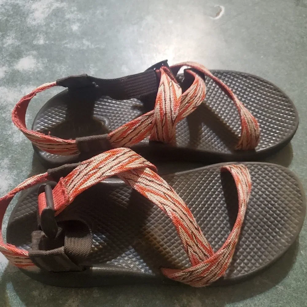 Chaco Z2  Strappy Sport sandals sz 4